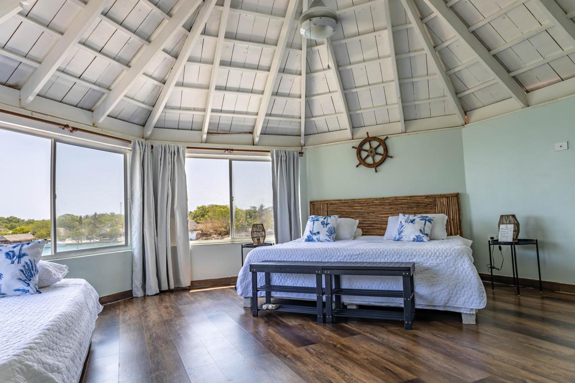 Fragata Island House Guest house