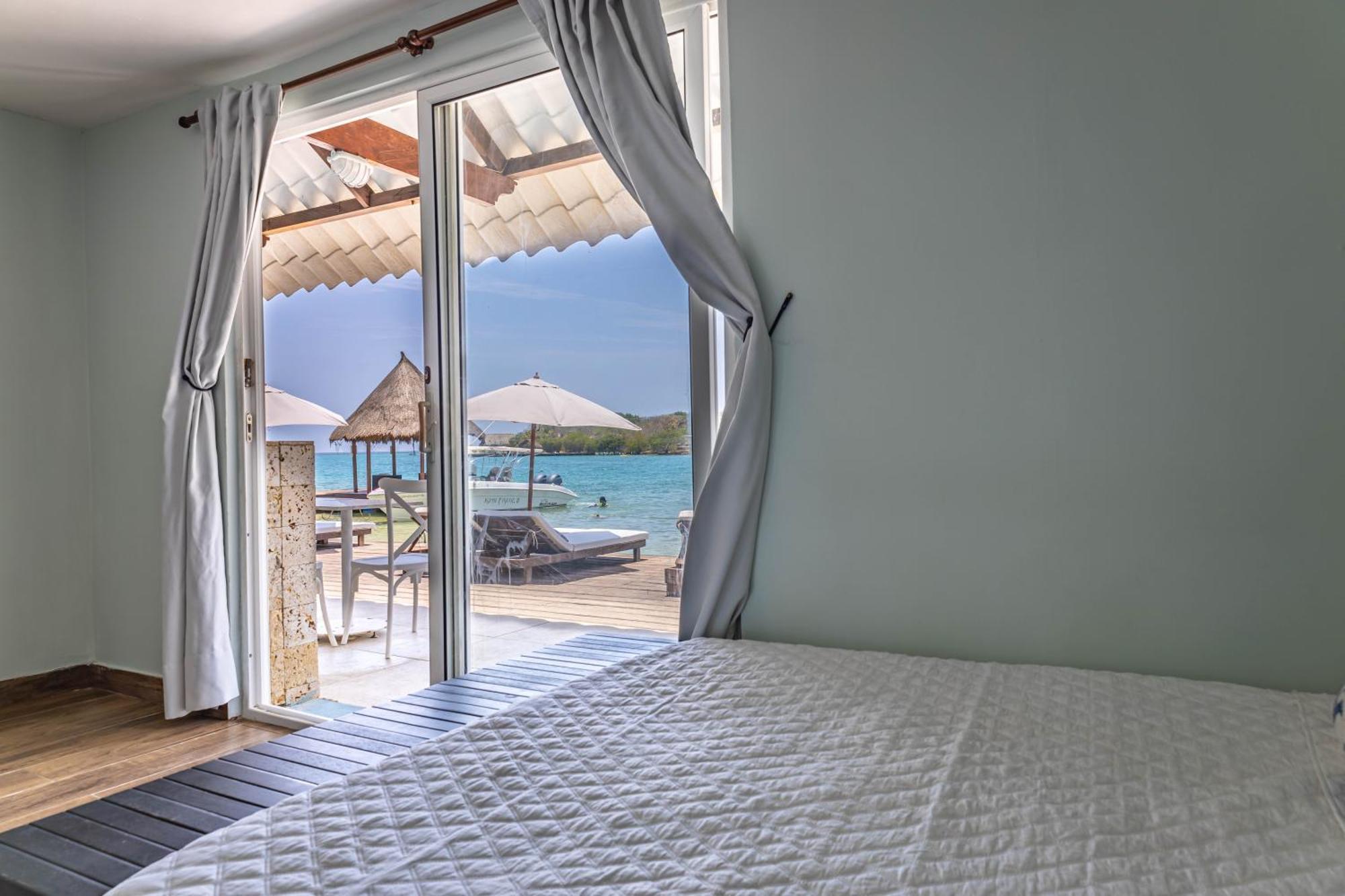 Fragata Island House Guest house